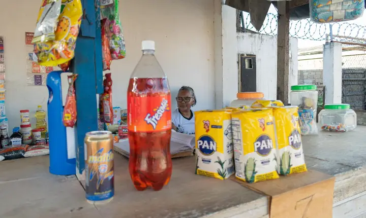 10 anos de imigração venezuelana em Roraima é tema de mostra fotográfica em shopping de Boa Vista