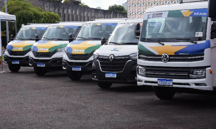 11 novos caminhões são entregues para produtores rurais de Roraima