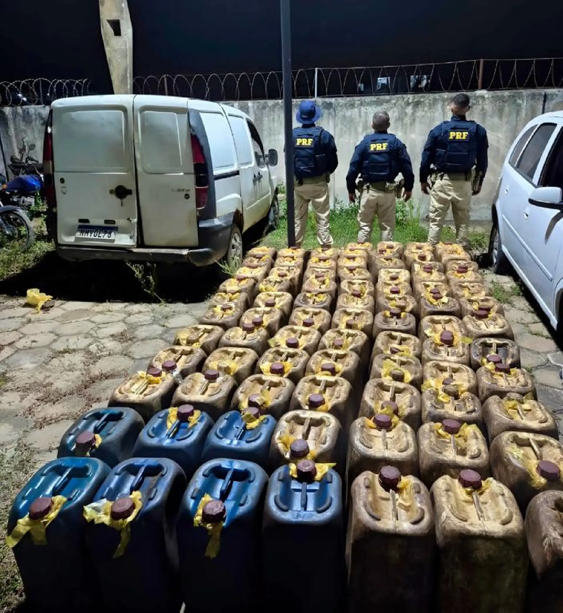 Ação da PRF flagra transporte irregular de 2,4 mil litros de combustível em Roraima