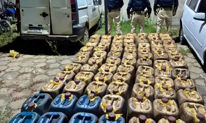 Ação da PRF flagra transporte irregular de 2,4 mil litros de combustível em Roraima