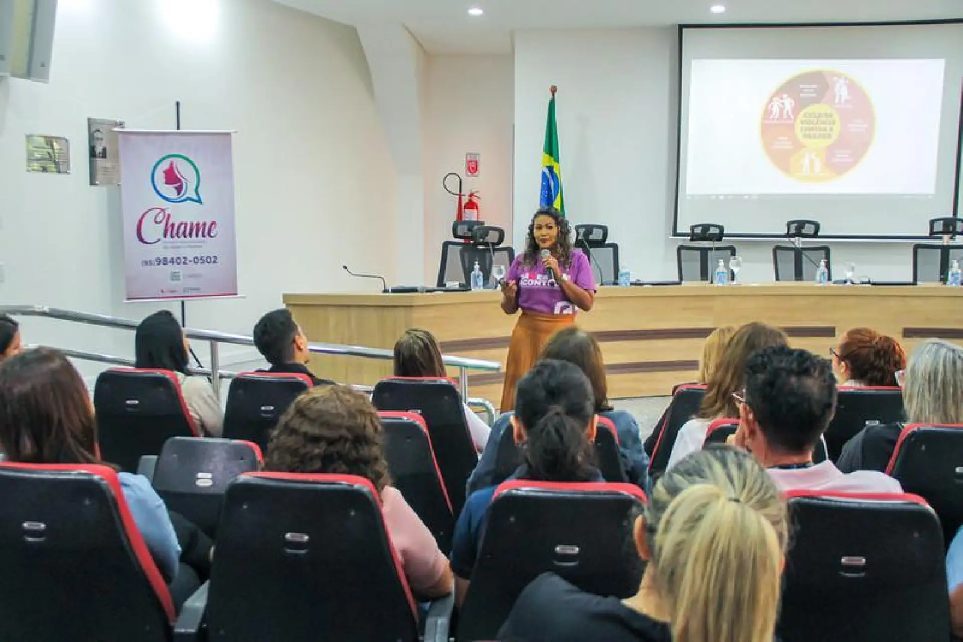Ação realizada nesta segunda-feira reforça combate à violência contra a mulher