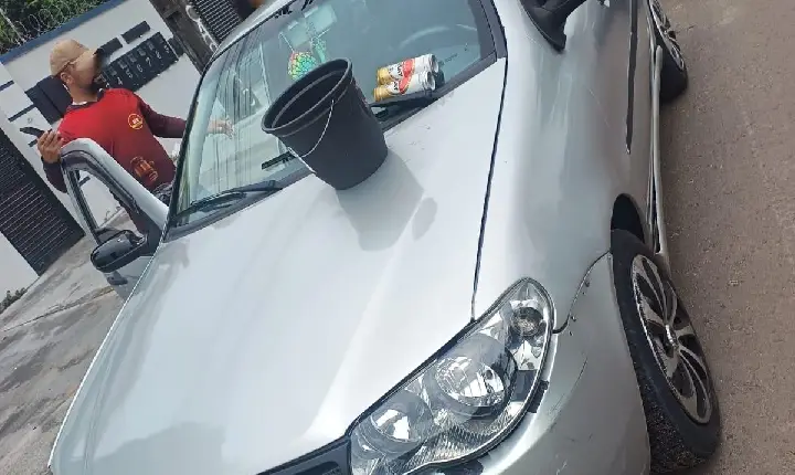 Agentes do Detran-RR e PM conduzem motorista embriagada à delegacia de polícia
