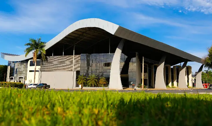 ALERR abre inscrições para concurso público com salários de até R$ 39,5 mil