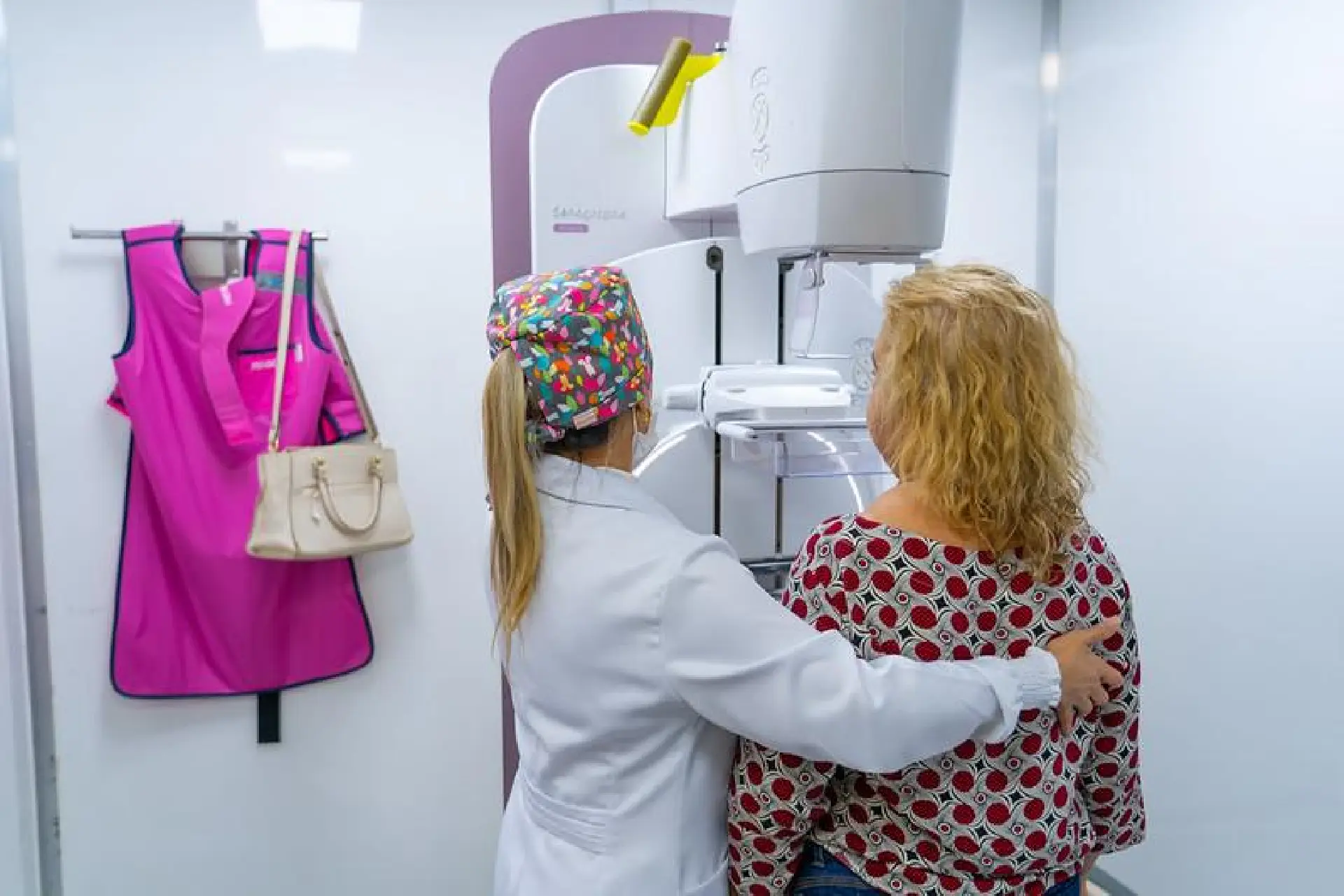 ALERR promove ação com exames gratuitos de mamografia na Carreta do Amor