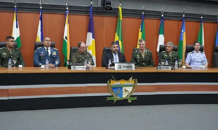 ALERR reconhece trajetória de militares com medalha do Mérito Legislativo