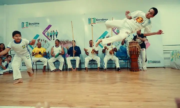 Alunos de capoeira do Polo Pedra Pintada participam de cerimônia de troca de cordas