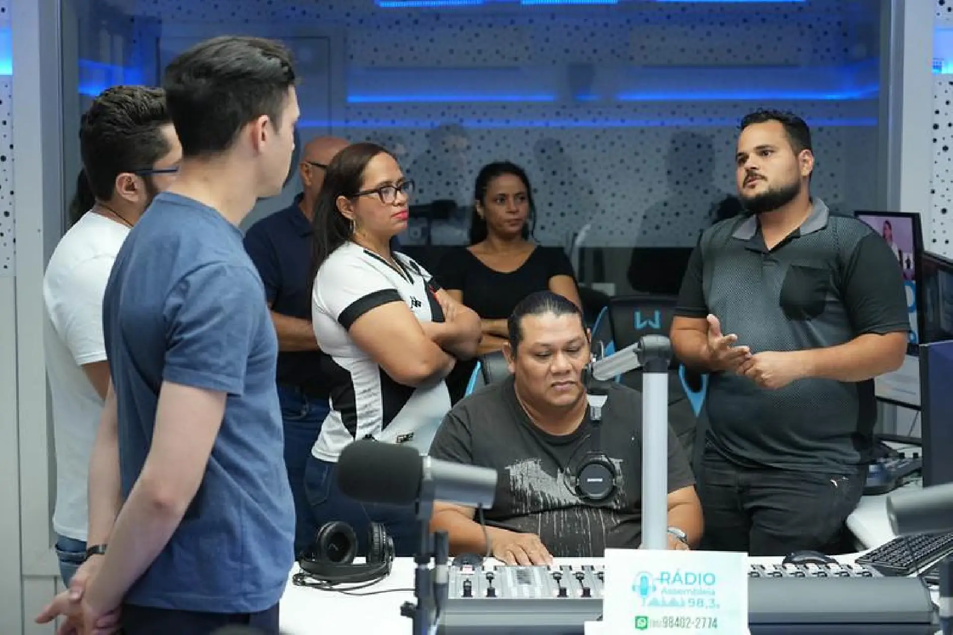 Alunos de curso de radialista da Escolegis vivenciam primeira aula prática em estúdio da Assembleia Legislativa de Roraima