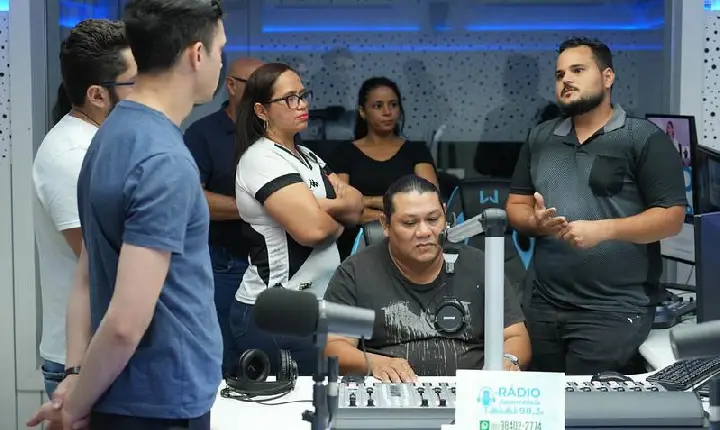 Alunos de curso de radialista da Escolegis vivenciam primeira aula prática em estúdio da Assembleia Legislativa de Roraima