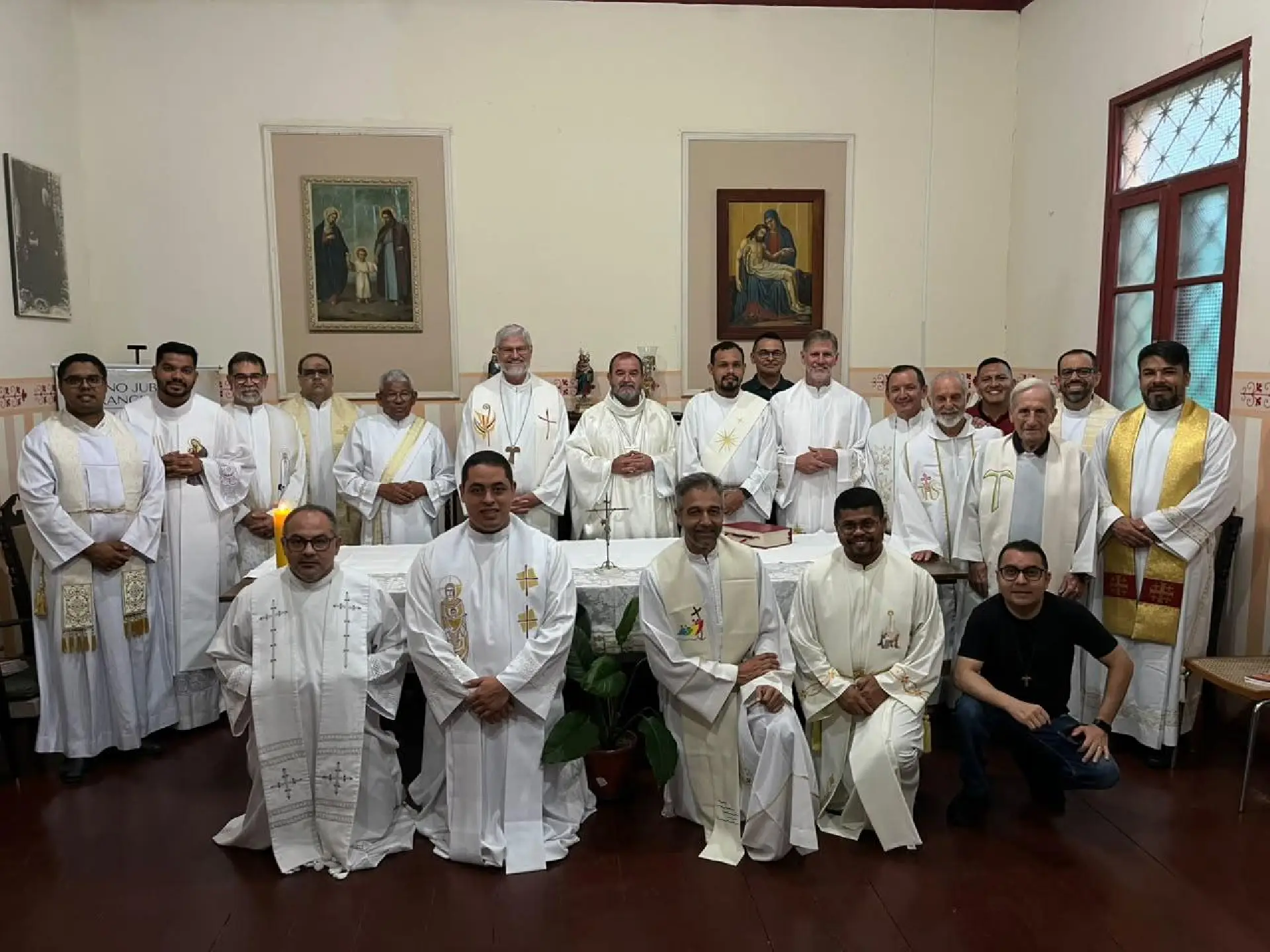 “Antes de te chamar, Deus te amou”, afirma Dom Arnaldo Neto durante missa com os padres de Jundiaí e Roraima.