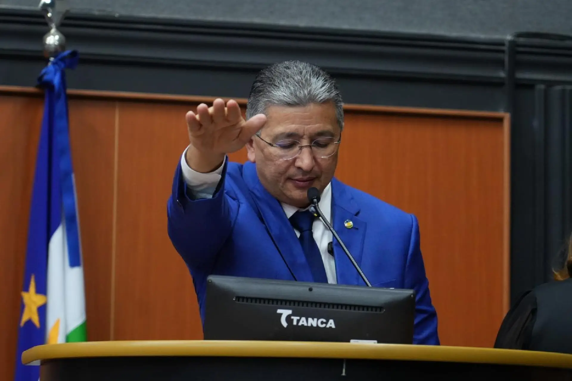 Antonio Denarium renuncia e Edilson Damião assume Governo de Roraima