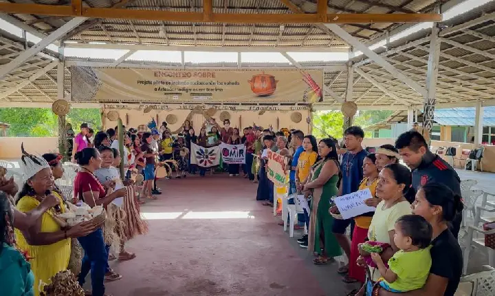 Artesãos indígenas de Roraima discutem programa federal de fomento em encontro na Serra da Lua