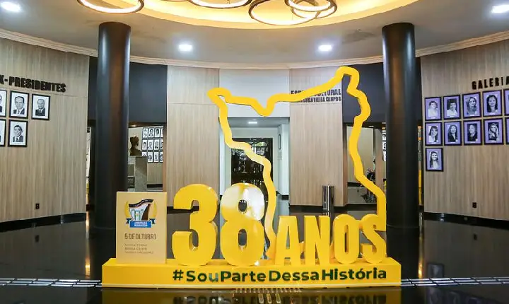 Assembleia Legislativa de Roraima monta espaço para fotos em celebração aos 38 anos do estado