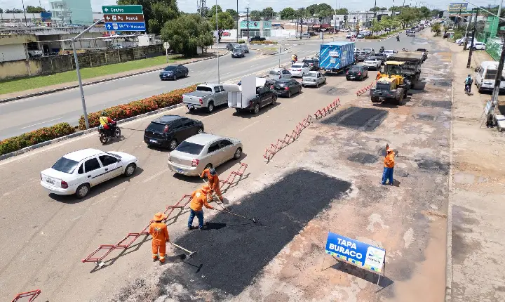 Avenida Venezuela recebe reparos em trecho de grande circulação de veículos