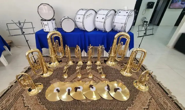 Bandas escolares ganham reforço com novos instrumentos musicais