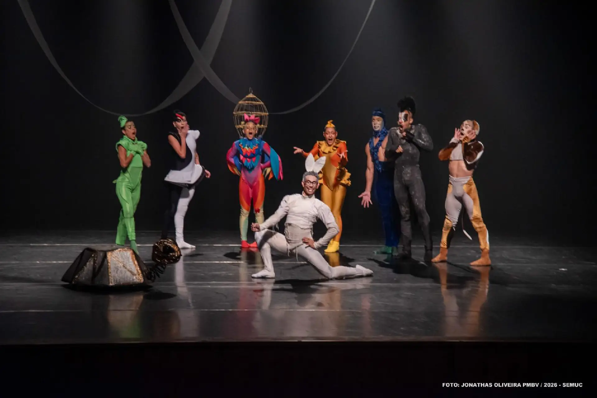 Bichos ganham vida no palco e encantam famílias no Teatro Municipal