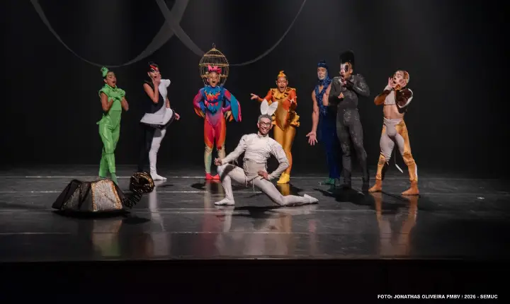 Bichos ganham vida no palco e encantam famílias no Teatro Municipal