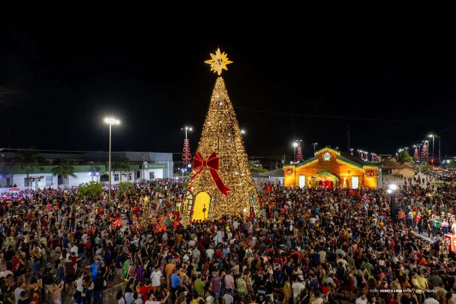 Boa Vista celebra acendimento das Árvores de Natal em dois pontos da cidade