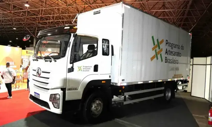 Caminhão fortalece artesanato em Roraima