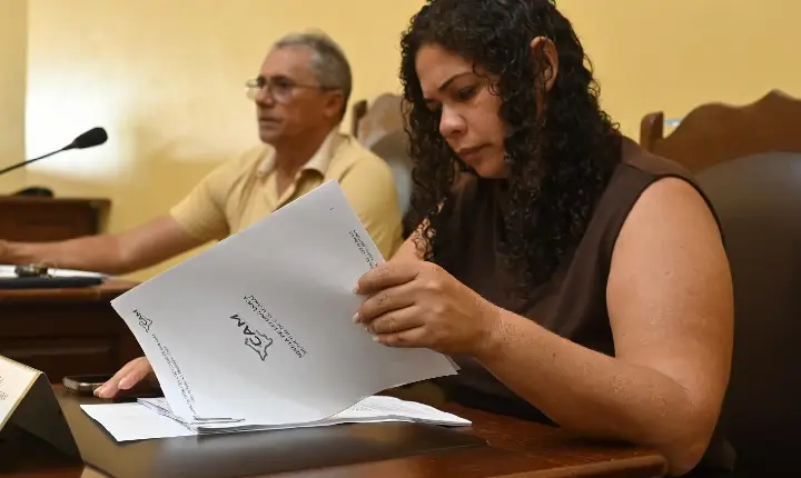 Caracaraí recebe minuta para atualização da Lei Orgânica