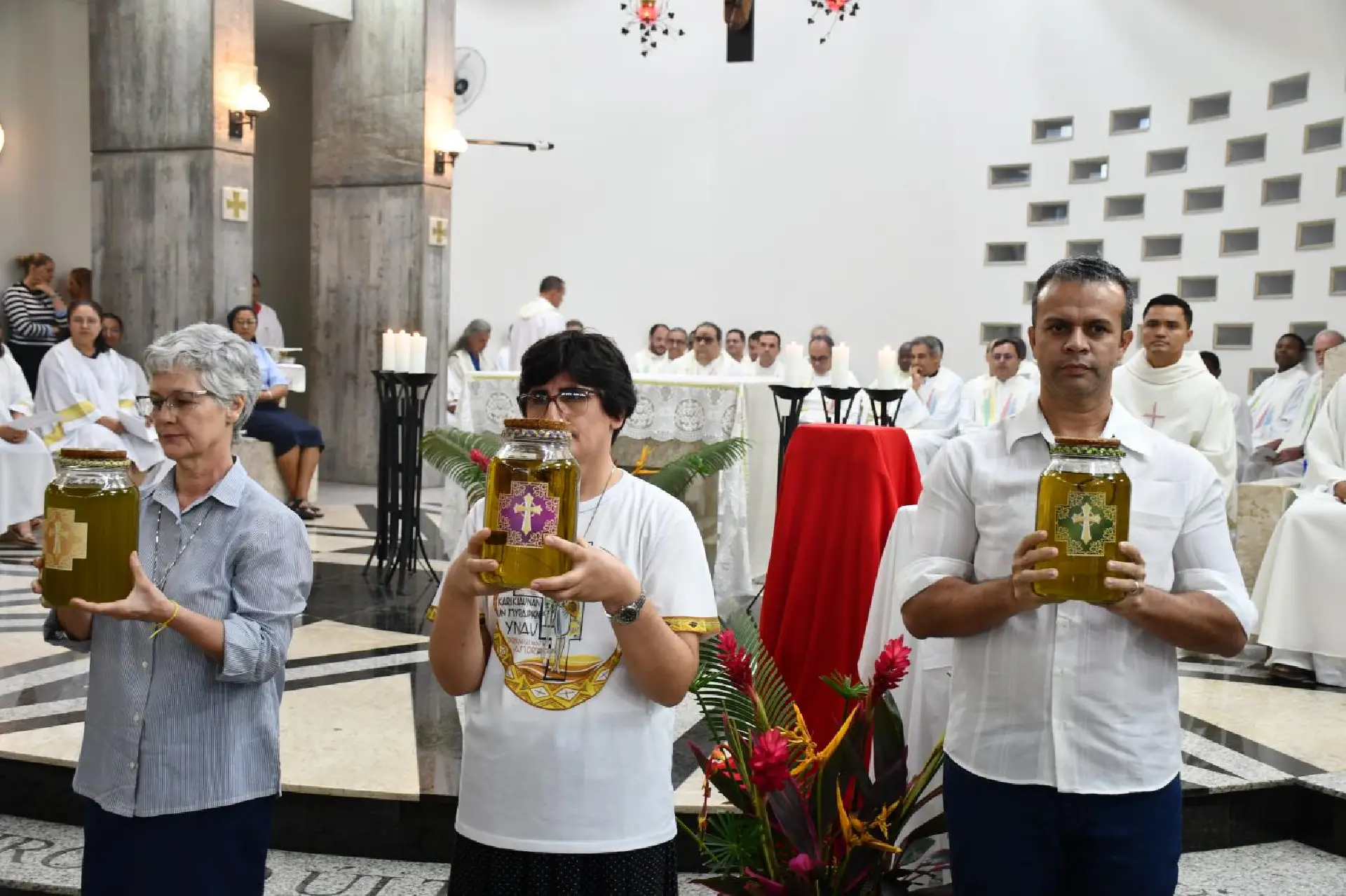 Celebração dos Santos Óleos reúne clero e fiéis em Boa Vista
