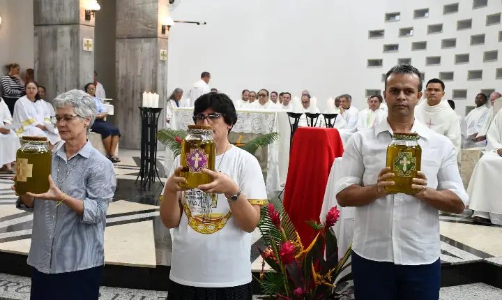 Celebração dos Santos Óleos reúne clero e fiéis em Boa Vista