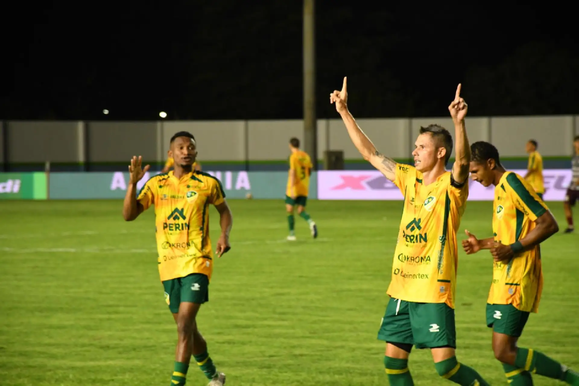 Com time misto, Monte Roraima goleia Atlético Roraima e assume a liderança do Roraimense