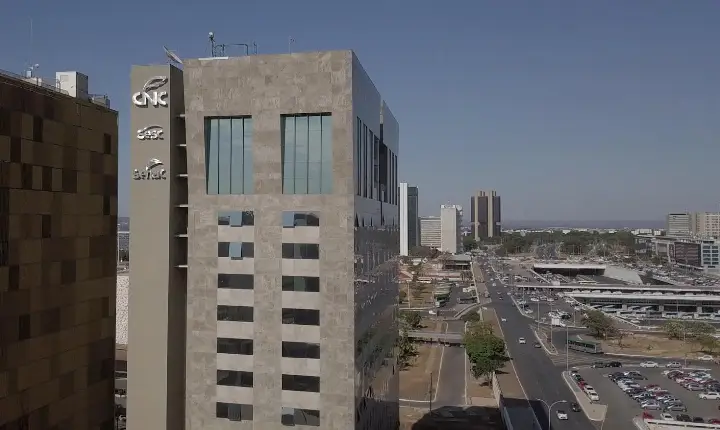 Comércio, serviços e turismo lançam campanha contra votação da PEC do fim da escala 6x1 antes das eleições
