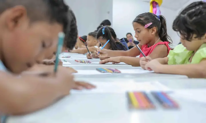 Crianças e adolescentes participam de festival de arte no CCJuv