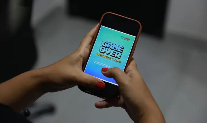 Curso de jornalismo da UFRR em parceria com a DPE-RR criam cartilha de orientação sobre combate ao Cyberbullying