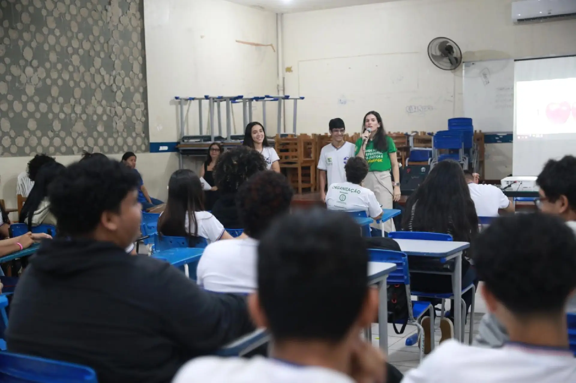 Defensoria leva debate sobre bullying a estudantes da rede estadual