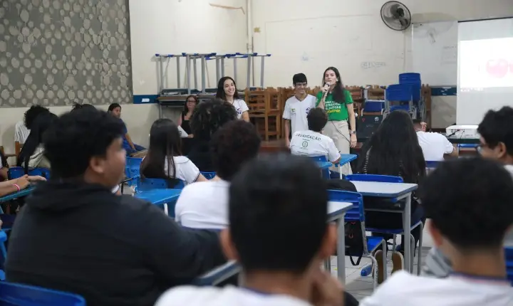 Defensoria leva debate sobre bullying a estudantes da rede estadual