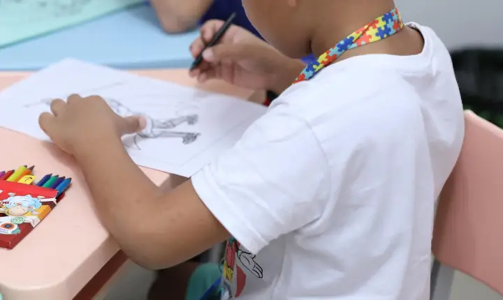 Defensoria orienta famílias sobre os direitos de crianças e adolescentes com autismo