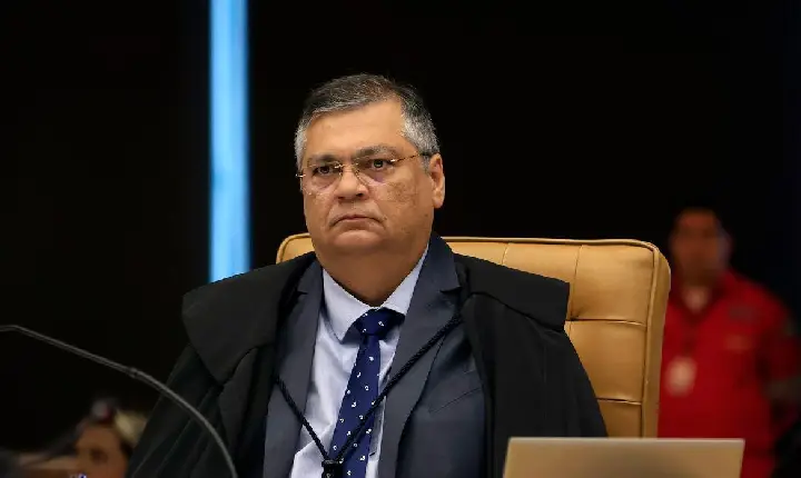 Dino autoriza PF a acessar investigação sobre produtora de filme sobre Bolsonaro