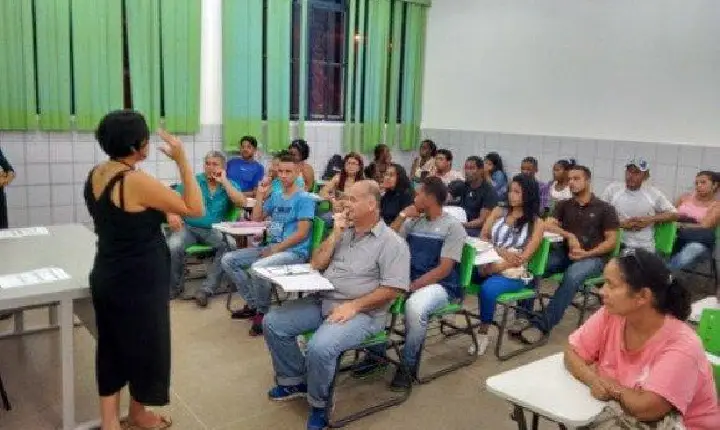 Educação financeira ganha espaço em projeto voltado a imigrantes em Roraima