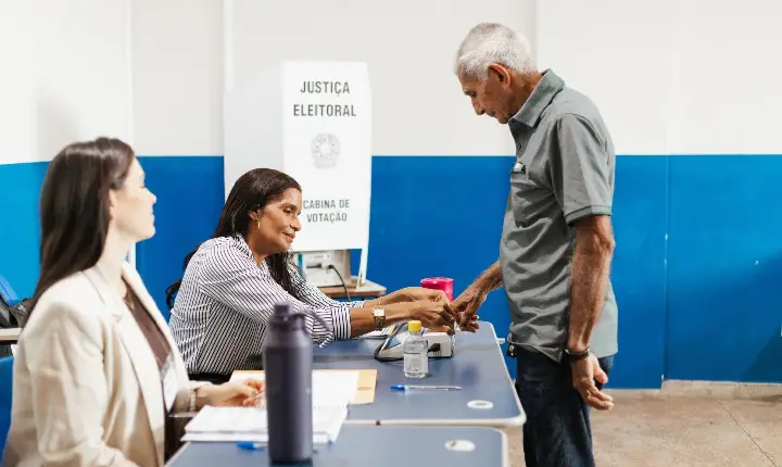 Eleitores comparecem cedo às urnas no segundo turno em Roraima
