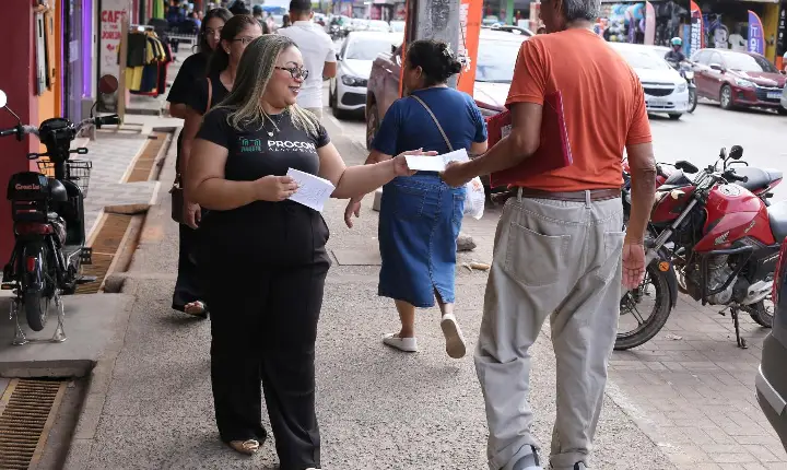 Em meio à corrida pelo presente, Procon ALERR orienta consumidores em Boa Vista