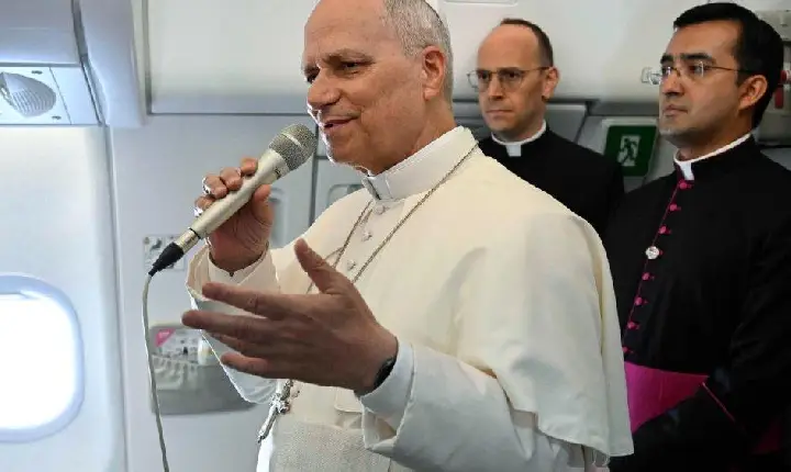 Em viagem à África, Papa diz que prioridade é fé e não confronto político