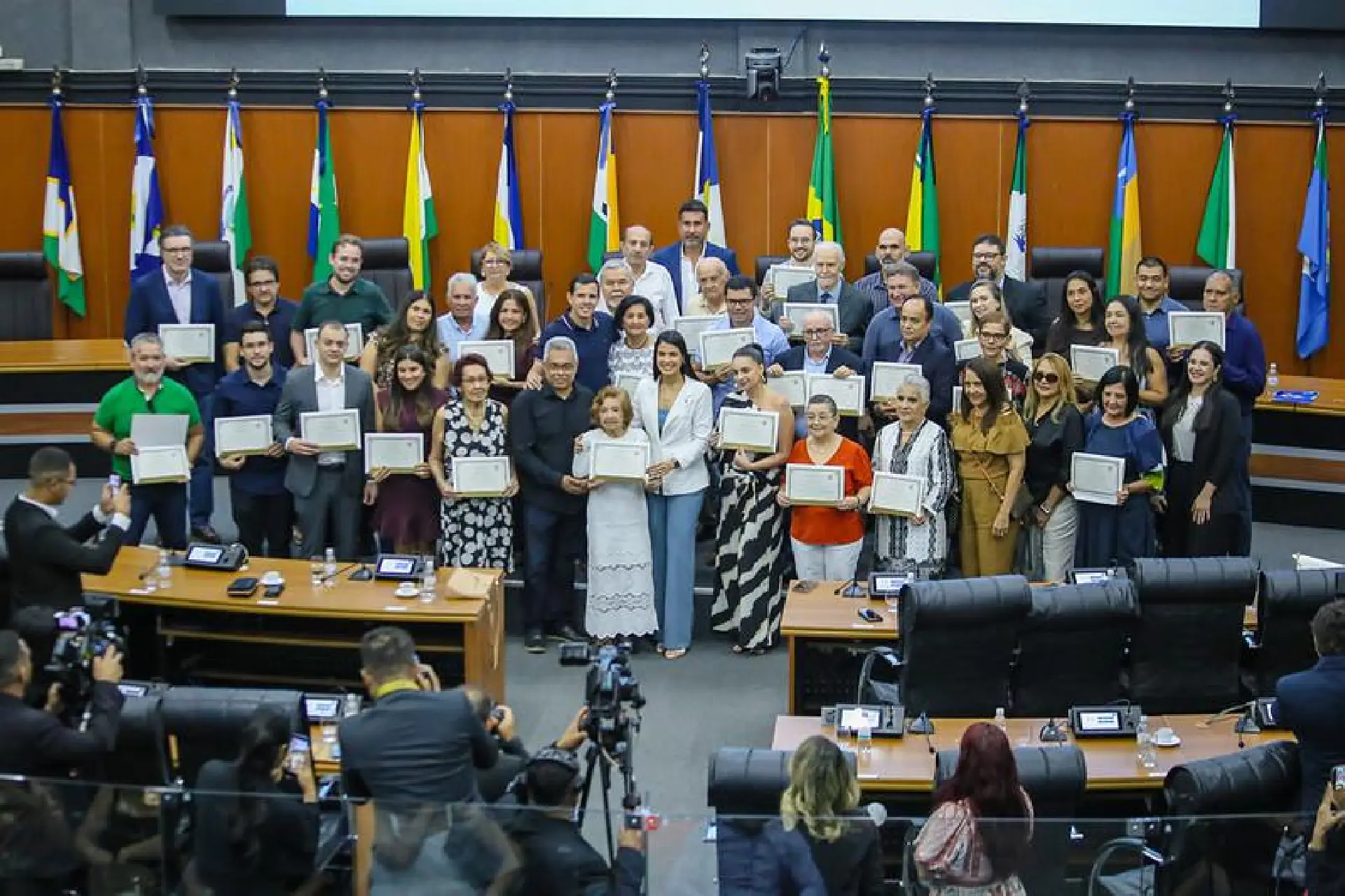 Empreendedores e famílias pioneiras recebem homenagem em sessão especial na ALERR