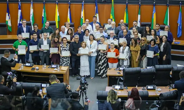 Empreendedores e famílias pioneiras recebem homenagem em sessão especial na ALERR