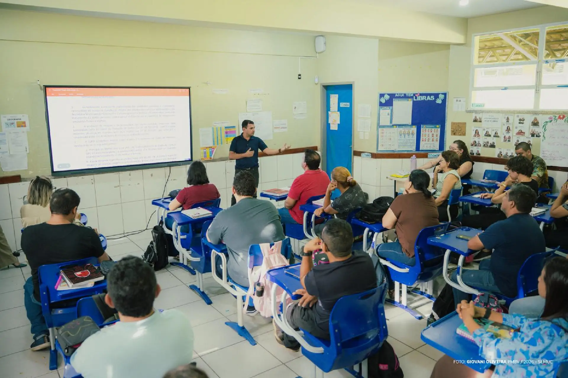 Escolas municipais recebem orientações sobre segurança digital e uso de imagens