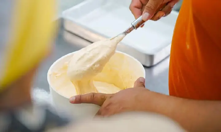 Escolegis oferece cursos gratuitos de culinária e administração