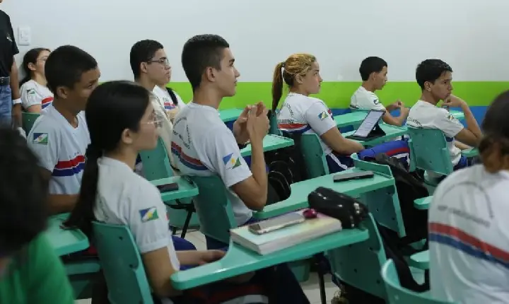 Estudantes com boas notas podem concorrer a bolsas gratuitas de preparação para vestibular