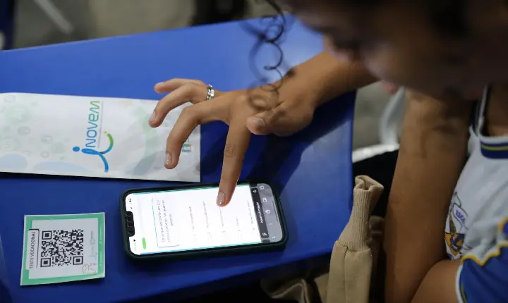 Estudantes da Escola Major Alcides participam de teste vocacional promovido pelo Inovem