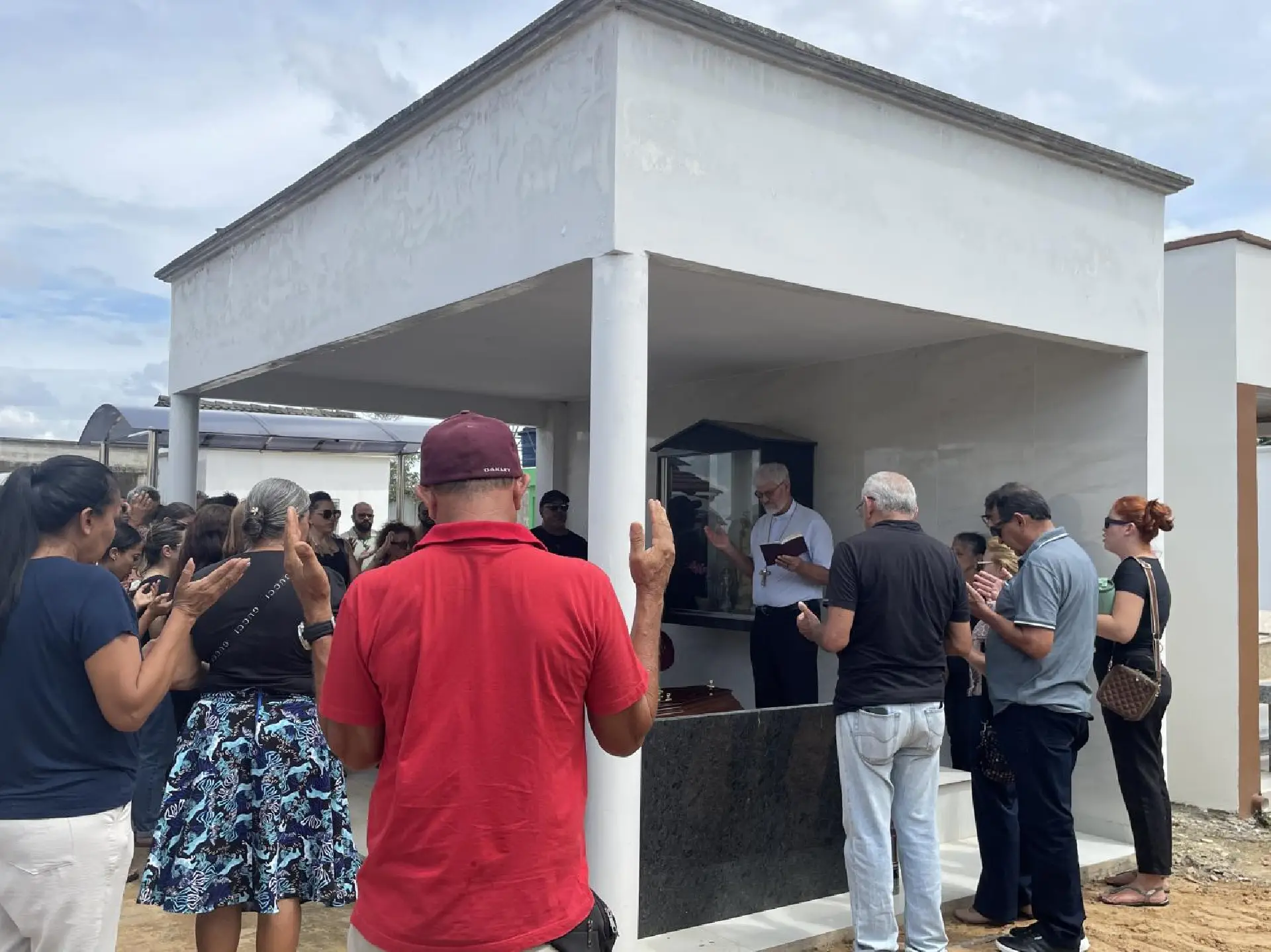 Familiares, amigos e fiéis se despedem do diácono João Augusto Barbosa Monteiro em Boa Vista