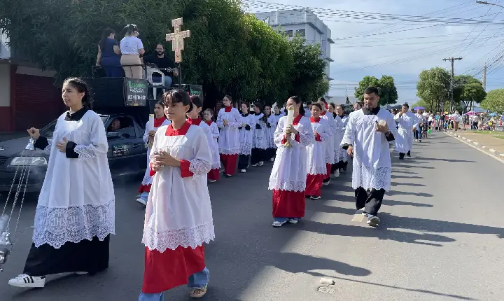 Famílias participam de procissão em homenagem ao Dia das Crianças e a Nossa Senhora Aparecida em Boa Vista