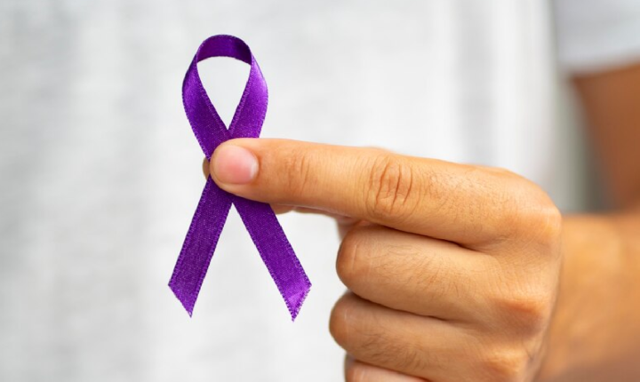 Fevereiro Roxo acende alerta para lúpus e fibromialgia, doenças crônicas que afetam milhões de brasileiros