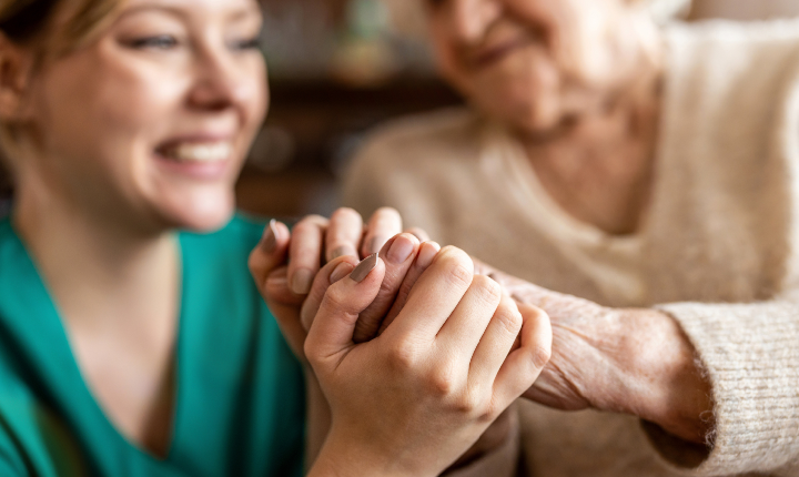 Fevereiro Roxo reforça alerta sobre o Alzheimer e a importância do cuidado com a pessoa idosa