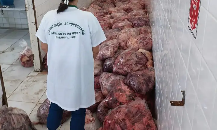 Fiscais da Aderr apreendem 5 toneladas de carne imprópria para o consumo