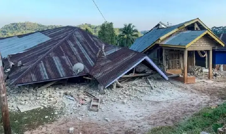 Forte terremoto de magnitude 7,7 atinge costa da Indonésia