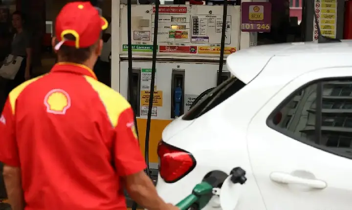 Governo anuncia redução de impostos para tentar segurar preço dos combustíveis